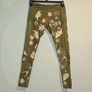Mint Lilac green pink floral leggings. Size medium.